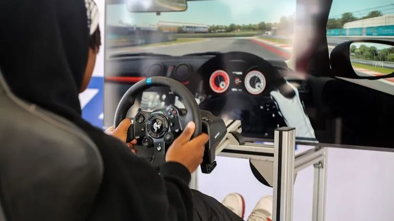 Racingsim 2026 — Ratt eller Pedaler först? | GamerRigg